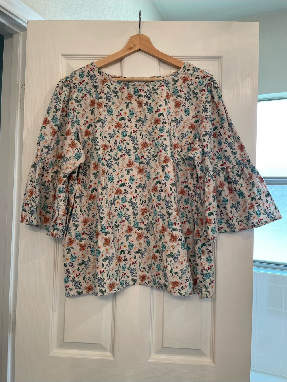 Time and Tru Cream Floral Bell Sleeve Top with Multicolor Print